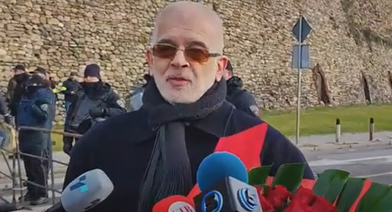 Петров: Ова сценарио ќе го гледаме 365 дена на сите гробишта и сите споменици во државата