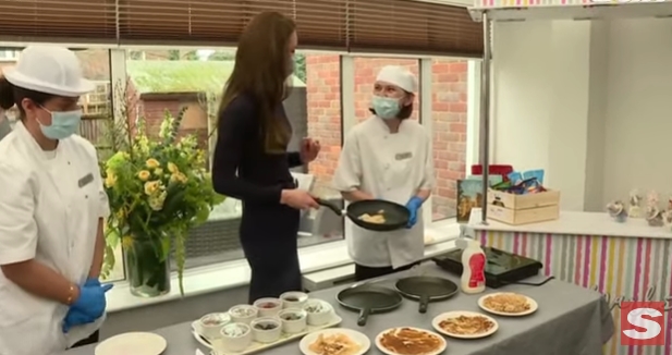 Принцезата се избламира со палачинки (ВИДЕО)