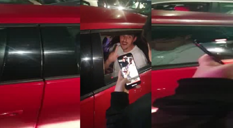 (Видео) Елмас ја воодушеви Италија: Го соблече дуксерот на семафор и му го подари на фан на Наполи