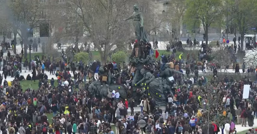 Е ова е ПРОТЕСТ – МИЛИОН ЛИЦА на улиците во Франција (ВИДЕО)