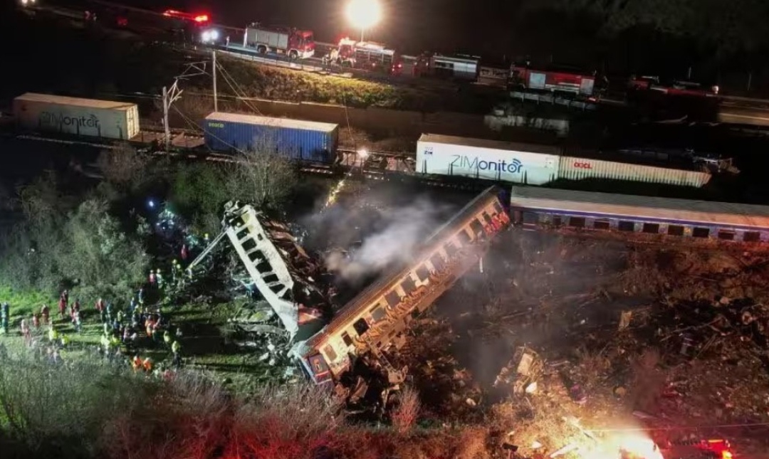 Објавена снимка од моментот на сударот на двата воза во Грција (ВИДЕО)