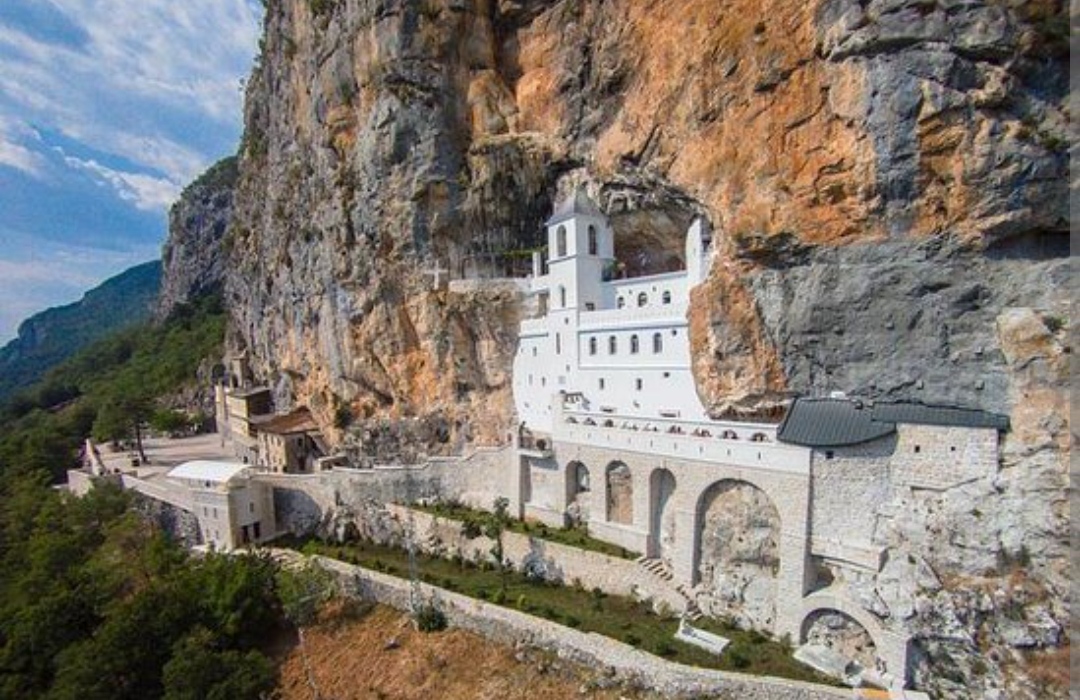 Како Светиот Василиј од Острог го исфрлил нечистиот дух од 15 – годишната Снежана