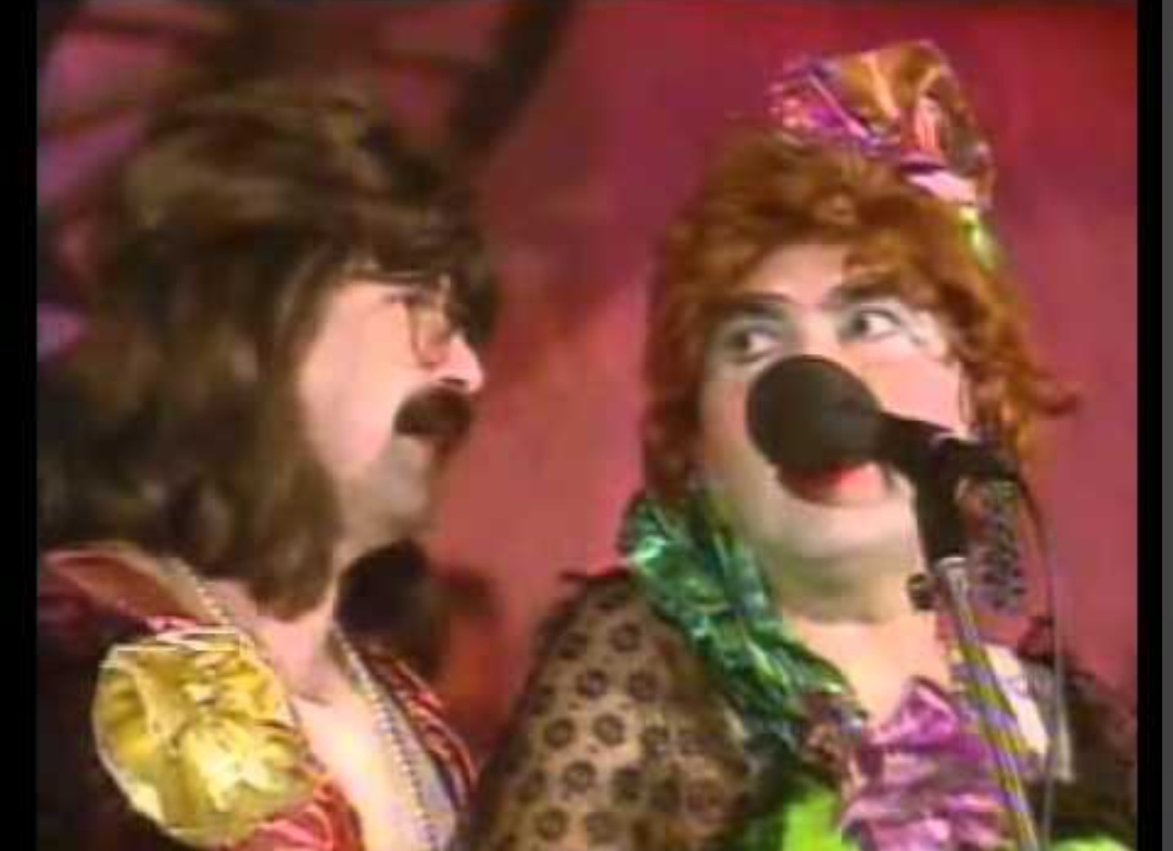 Женски оркестар: ,,Од кај си мор? Јас сам чиста скопјанка од Богданци” :) (Видео)