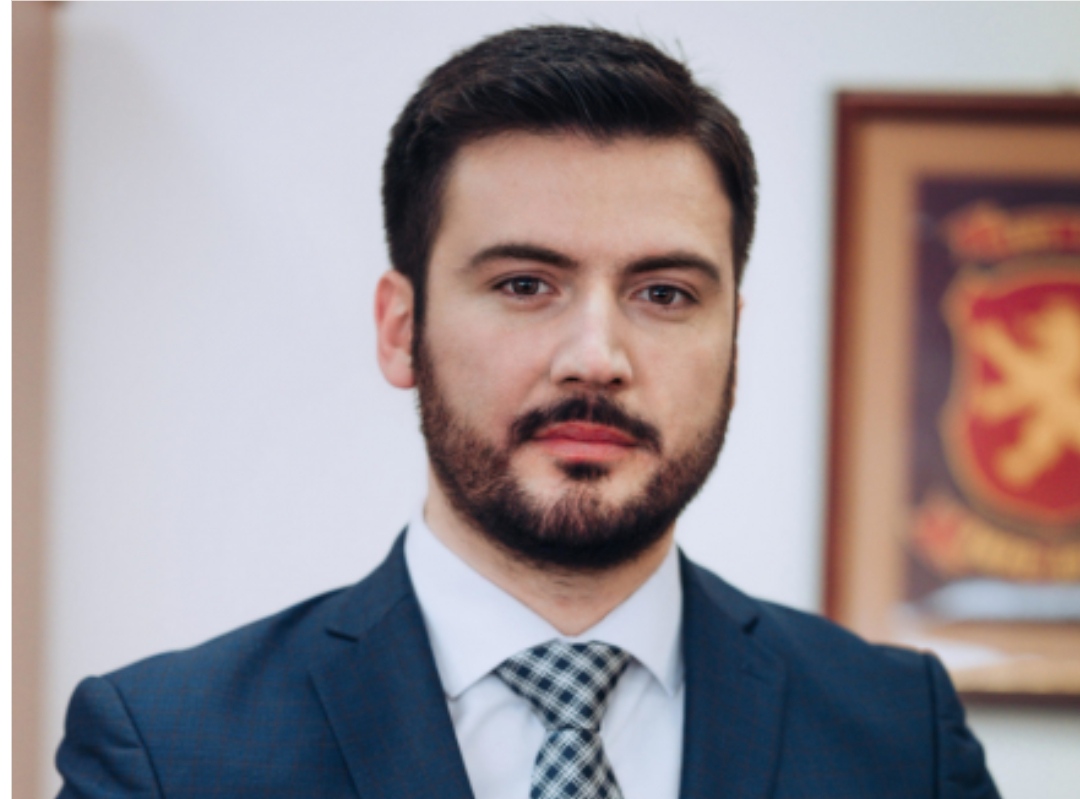 Вработен во општината ги распарчил гумите на градоначаникот на Штип – му се заканувал со месеци