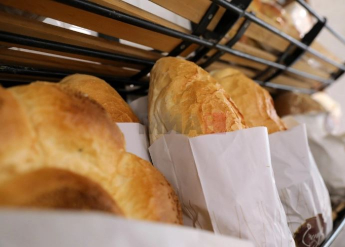 ЛЕБОТ ВО МАКЕДОНИЈА: Во источна за 30, во јужна „и со зијан не ги оставаме луѓето без леб“, во северна нема, од Косово понуда и за 27 дeн