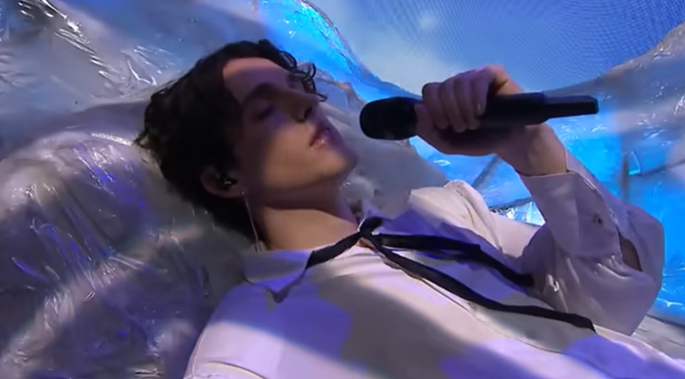 Претставникот на Србија за Евровизија – Лук Блек: „Јас сум геј“ (Видео)