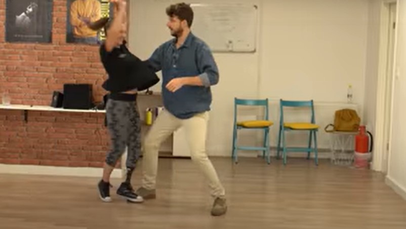 Девојка со ампутирана нога ги освои сите симпатии во „Танц со ѕвездите“ (Видео)