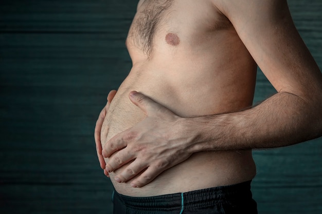 Маж од Битола СЕ БОРИ ЗА ЖИВОТ откако наместо вода му дале да пие течност која му ги изгорела органите!