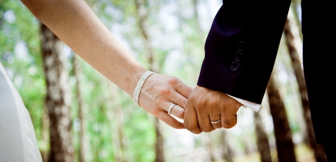 МЛАДЕНЦИ – Ден на младоста и љубовта, ова се обичаите за денот