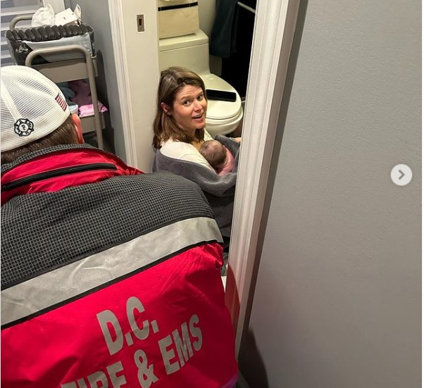 Водителка на Си-Ен-Ен не стигна до болница – се породи на подот на бањата за 13 минути (ФОТО)