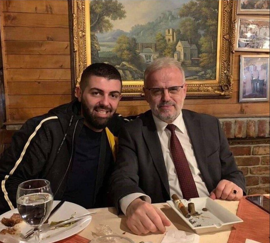 „1 слика 1000 зборови…“, „универзитетски професори доктори..“ (Фото)