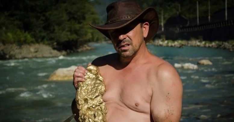 Австралиец во река нашол ОГРОМНА ГРУТКА ЗЛАТО од 2,6КГ (ВИДЕО)
