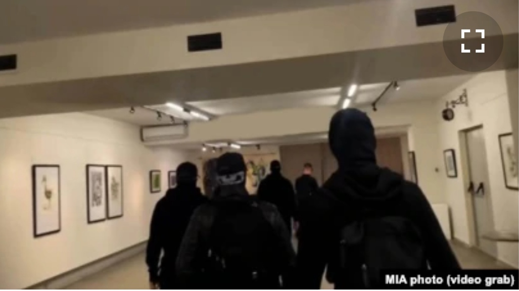 Членови на „Златна зора“ упаднаа на изложба на уметникот Сергеј Андреевски во Солун