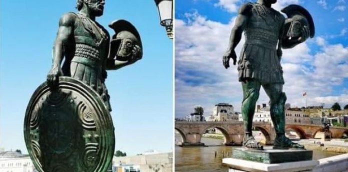 Украден штитот на Александар Филхелен од мостот на цивилизациите во Скопје (Фото)