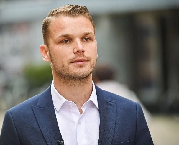 Градоначалникот на Бања Лука танцуваше на дождот на песна од Мајли Сајрус (Видео)