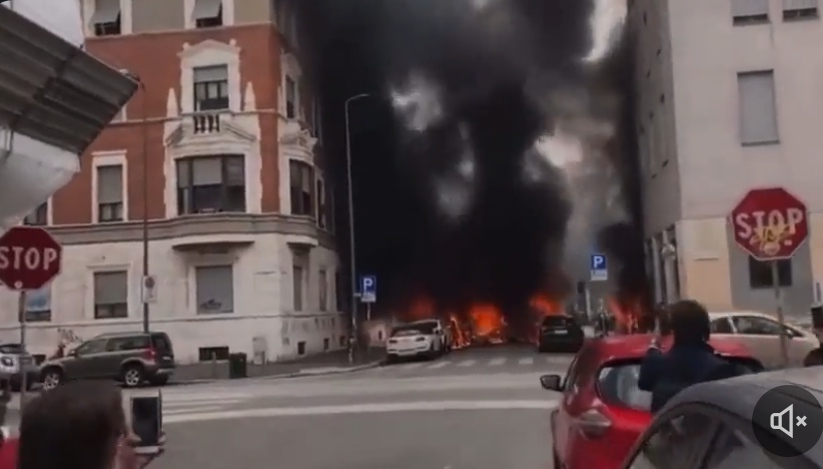 (Видео) Силна експлозија го потресе Милано, горат зграда и автомобили