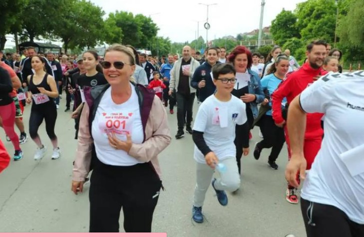 Кумановци трчаа на хуманитарната трка за девојчињата Ана и Теодосија