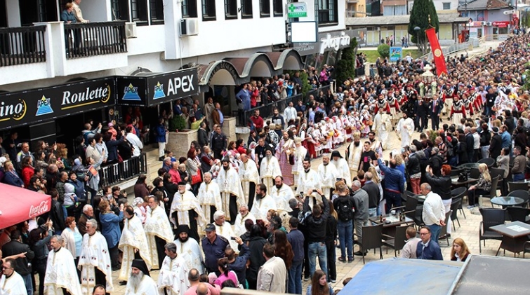 Како изгледаше ЛИТИЈАТА во Струга – ВО НАЈСЈАЕН БЛЕСОК (Видео од дрон)