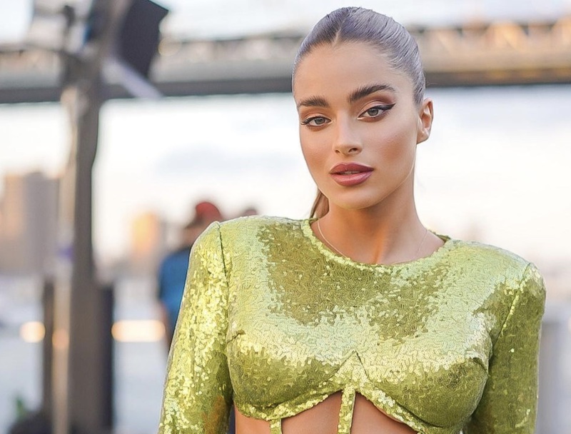 (Видео) Израелската претставничка на Евровизија,  ГО ЗАПАЛИ ЛИВЕРПУЛ – вистинска убавица (Видео)