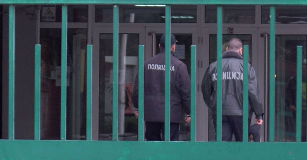 Приведен ученик заради закана по живот кон професори, со друг извршен службен разговор бидејќи мавтал со пластичен пиштол на час