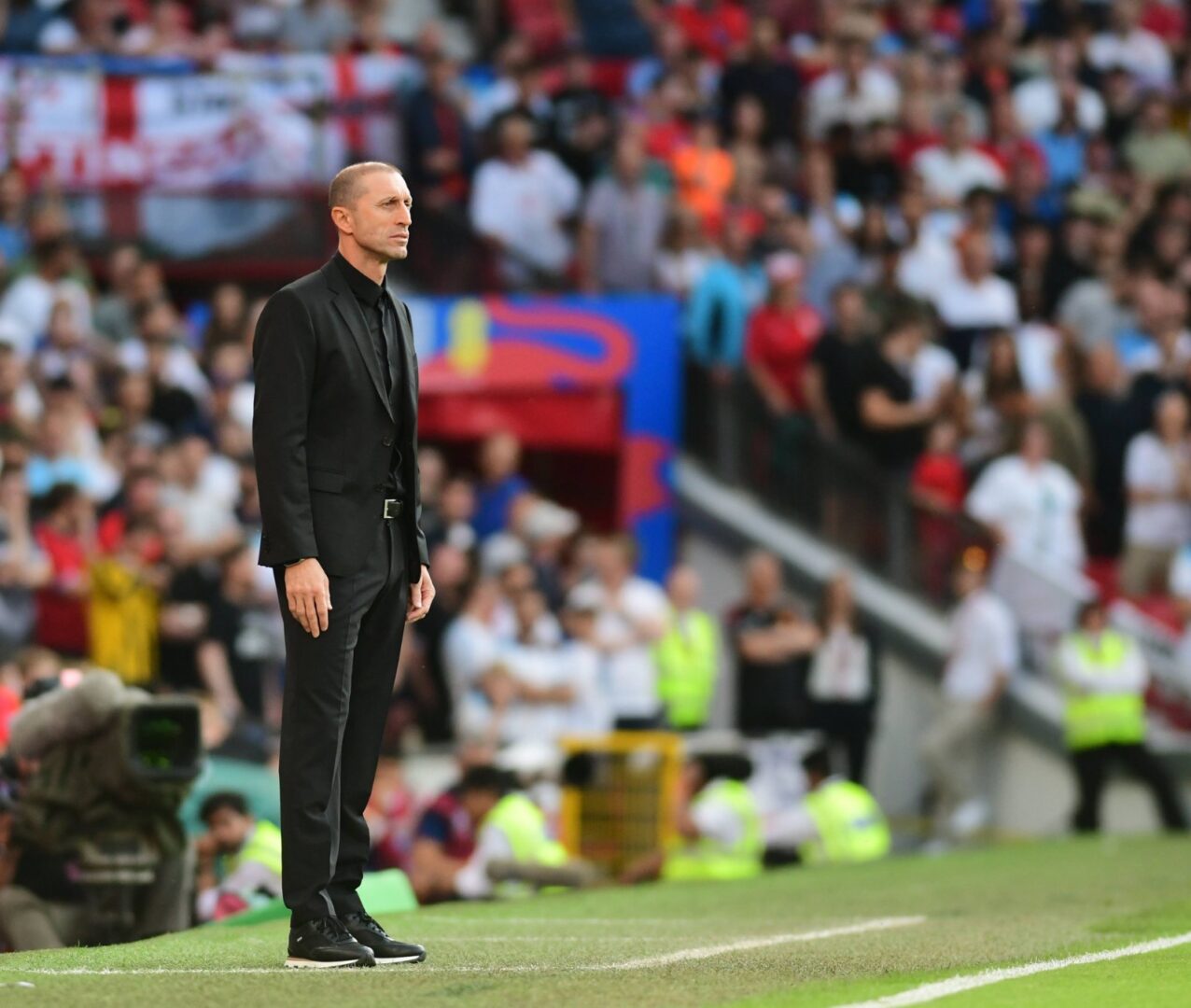 Доаѓате на собир со Луј Витон, Ролекси и глумите ѕвезди, а на терен сте – ФК Долно Дупени