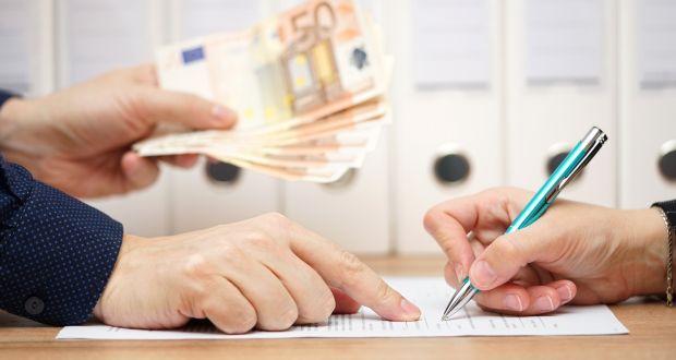 ДЕРЕЊЕЕЕ! БАНКИТЕ ГИ ЗГОЛЕМИЈА ПРОВИЗИИТЕ 40% И ПОВЕЌЕ, А СИТЕ СИ ЌУТИМЕ. ДО КОГА?