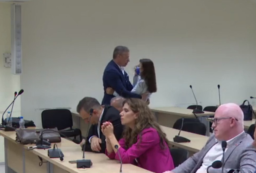 Се запросија осудените во „Софтвери“ по изрекување на пресудата (Видео)