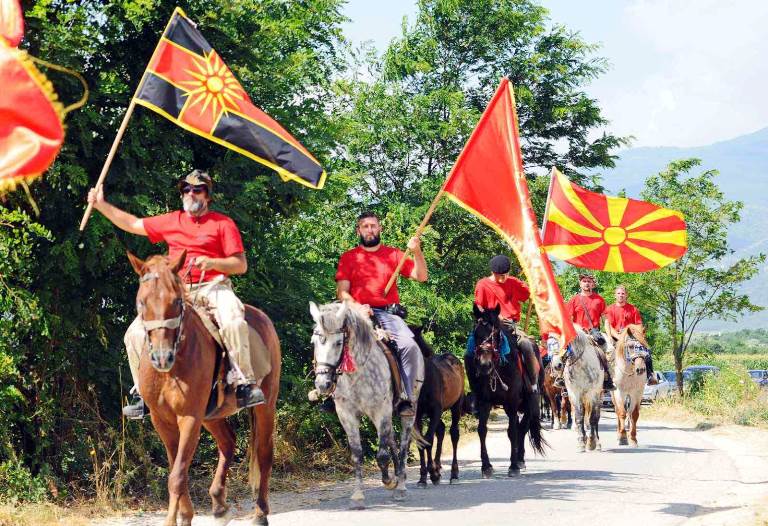 Од Зубовце до Крушево: Коњаниците од „Здружението Бигорски Манастир Патот на Црешовото Топче“ по 14-ти пат тргнаа на Илинденски марш