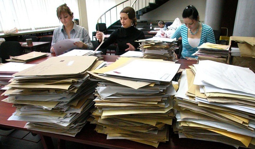 Владата потврди: Од септември за 10 % повисоки плати за административците