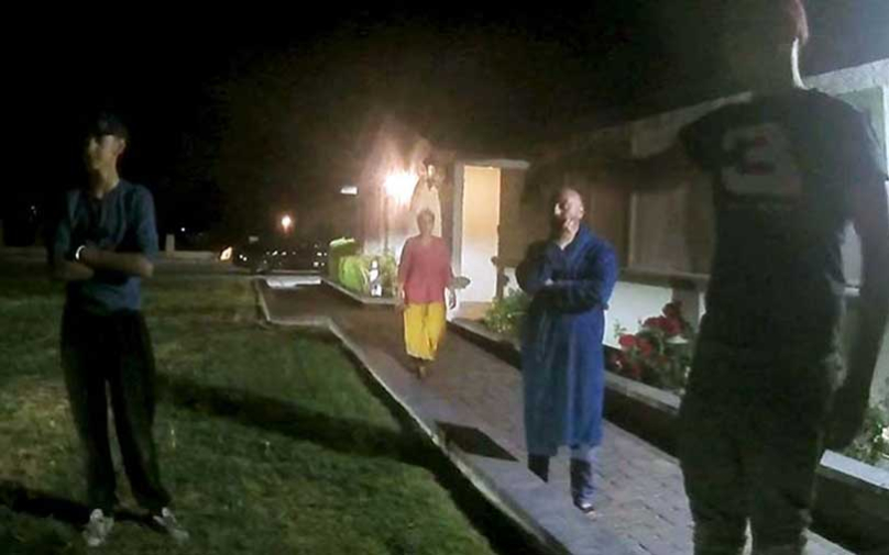 Викнале полиција оти НЛО им се урнало в двор, излегле вонземјани високи над 2 метри (Видео)