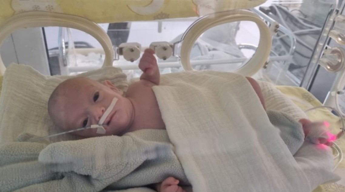 Малата Дуа – бебе родено во Скопје тешко само 520 грама, си замина дома по 131 ден поминат на Гинекологија