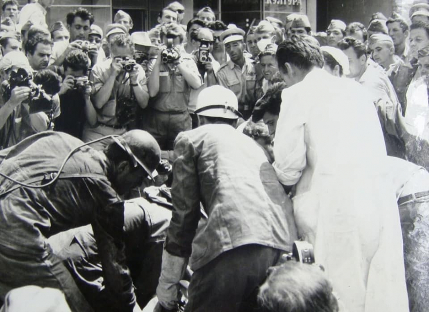 Емотивно сведочење на Ева: Јас сум била бебе, татко ми со ногата ја искршил вратата ја грабнал мајка ми и брзо се симнале од зградата која се нишала како брод …