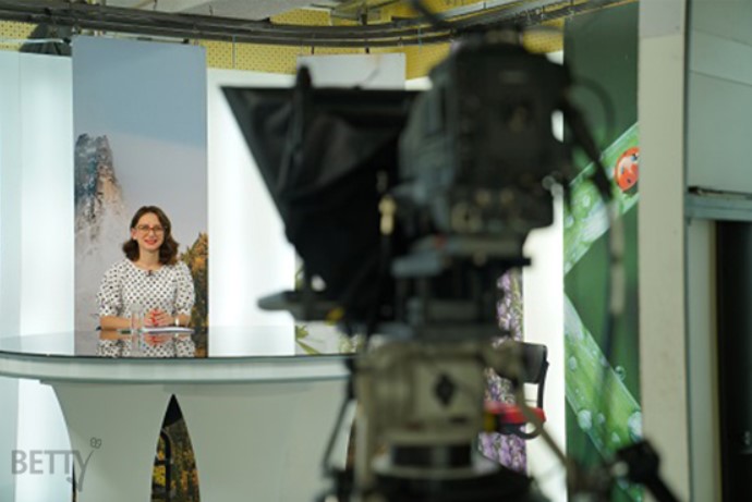 Ќе ти го исечам увото, ќе ти го е… семејството, грозоморни закани за новинарка од приврзаник на оџа во Сарај