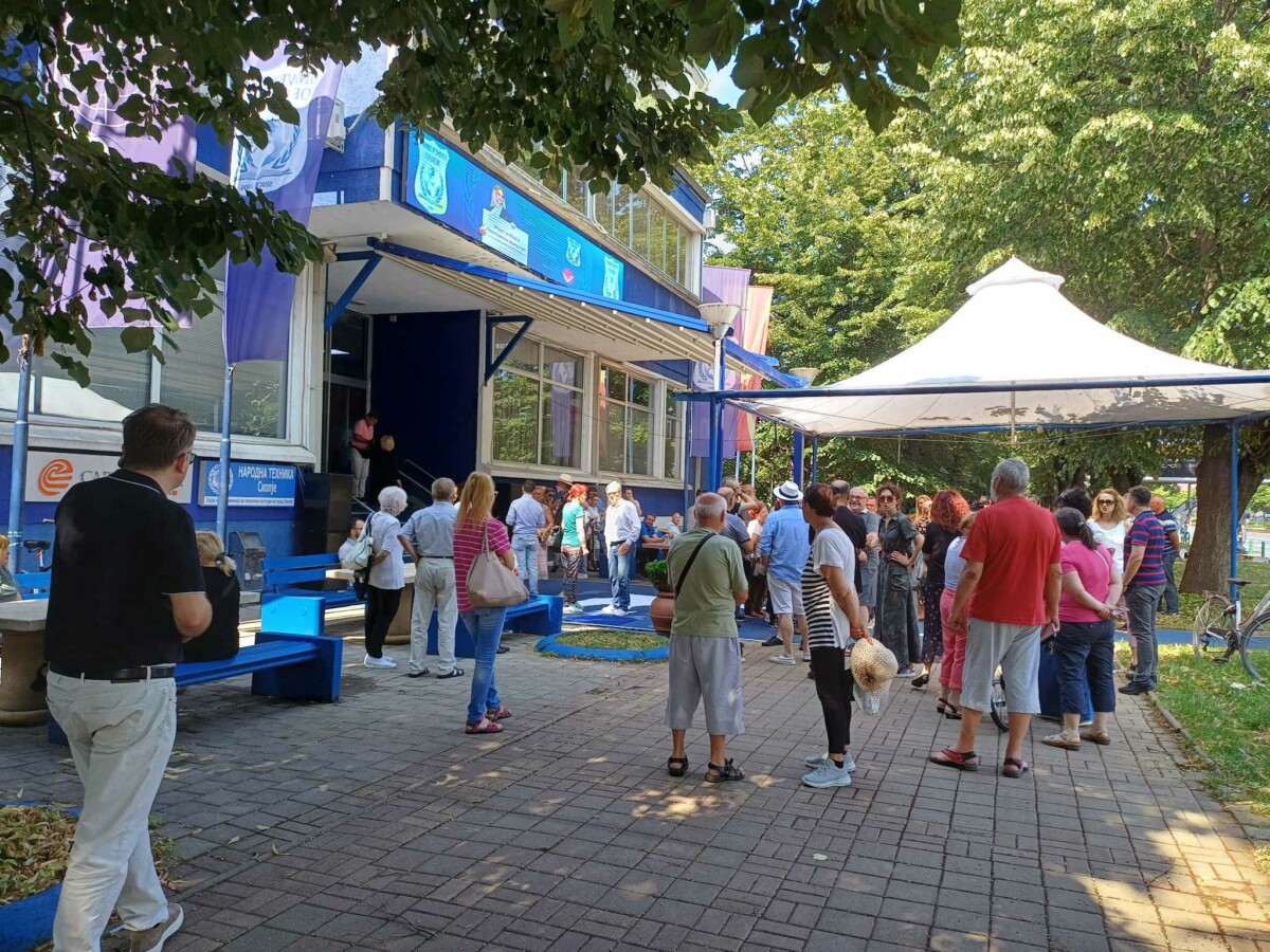 (Видео) ДРАМИ на седницата во Карпош, пцуење и викање од револтирани жители!