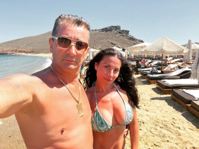 Гавазова топлес ужива на плажа во Грција (Фото)