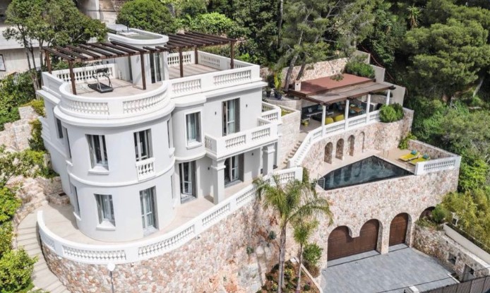 Твитерџика вели дека Зеленски купил вила од американските пари – вредна 5,5 милиони евра!? (Фото)