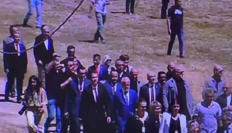 Свирежи на Мечкин Камен, граѓани извикуваа „Никогаш Северна, само Македонија“ (Видео)