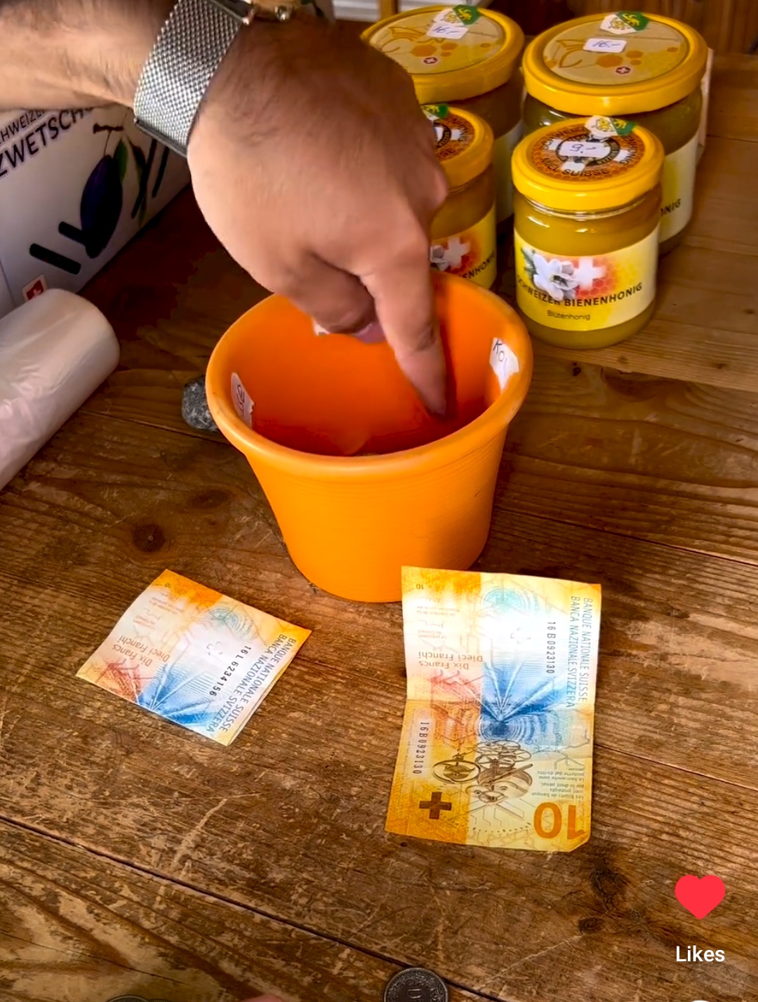 Како се купуваат јагоди во Швајцарија (Видео)