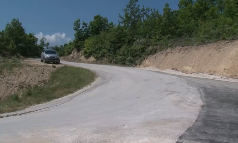 Струшко село само си направило пат со помош од иселениците