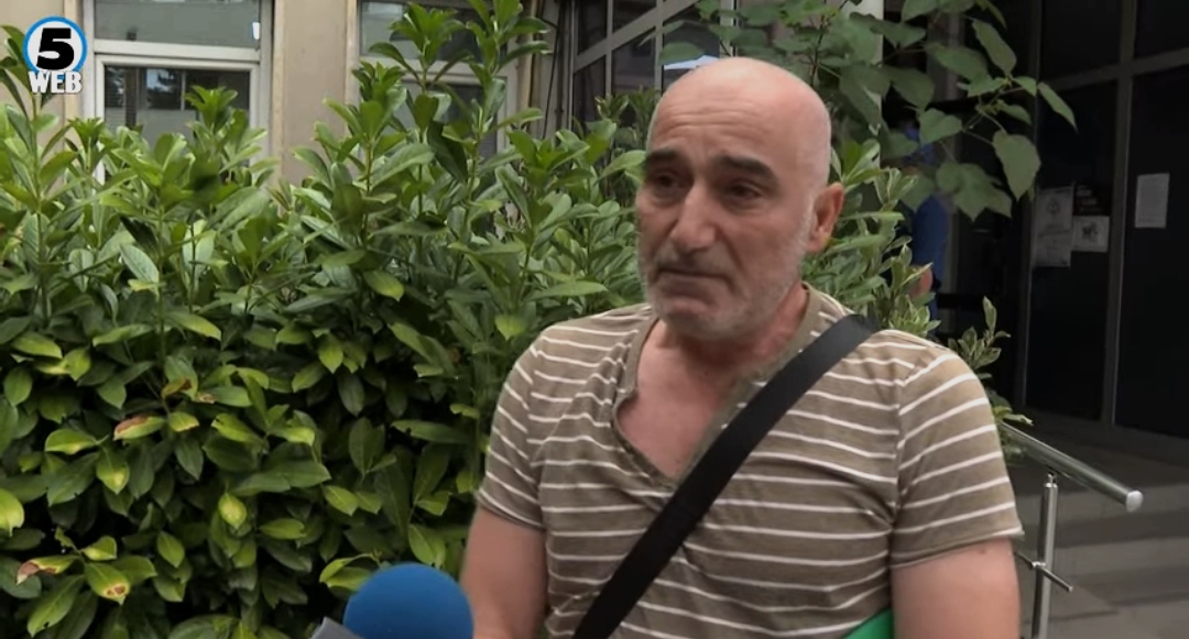 (Видео) Пациент кој боледува од рак со солзи во очите пред Онкологија: „Греота е ова што го прават на народот“