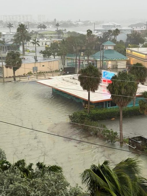 Се бројат жртви од ураганот „Милтон“ што ја пустоши Флорида (ВИДЕО)