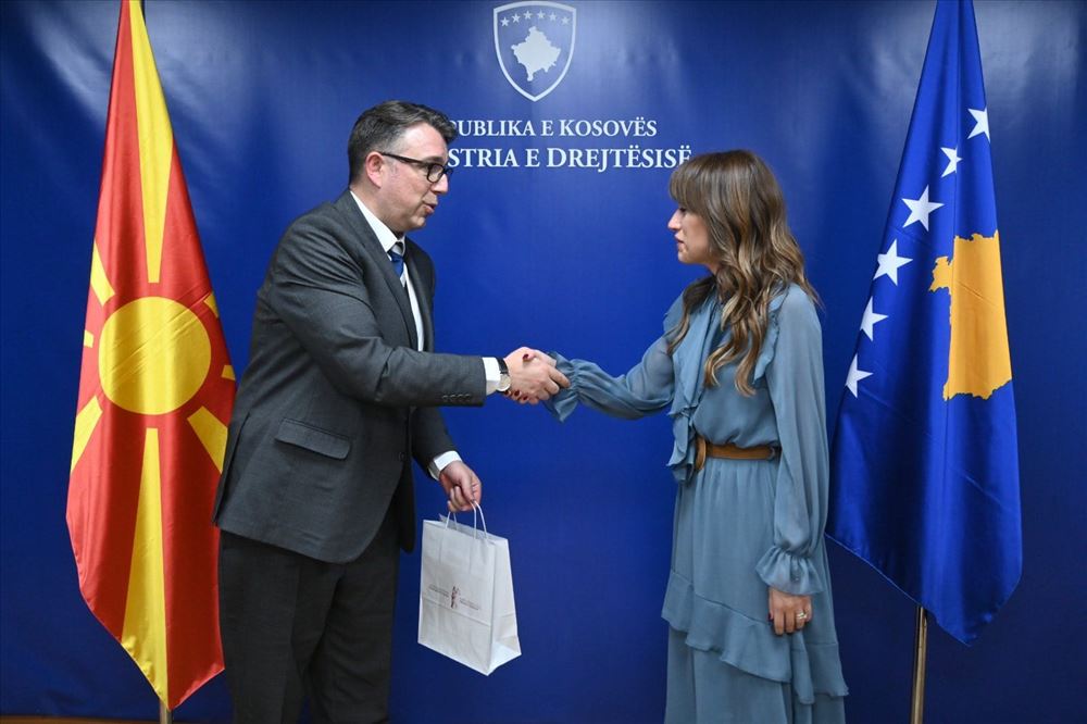 Министерот за правда Игор Филков во посета на Приштина