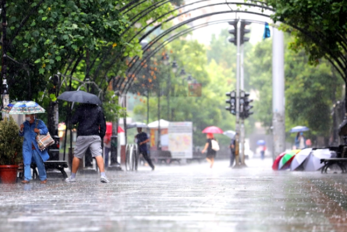 Облачно со повремени врнежи од дожд, наместа засилен ветер