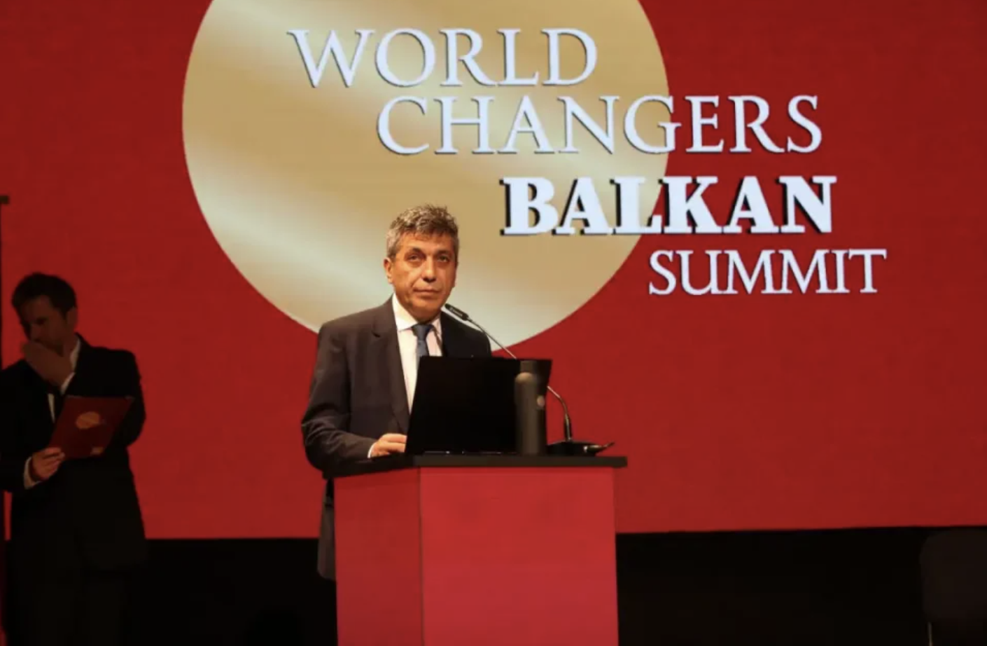 Меџити се обрати на балкански самит за влијанието на вештачка интелигенција во модерното време