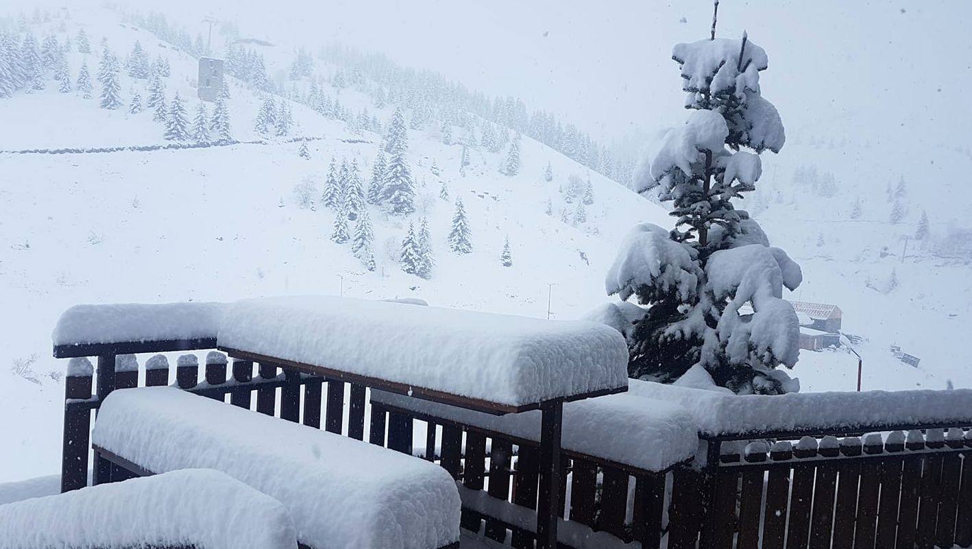 Студ и снег ја зафатија Македонија: Еве каде во моментов има снежна покривка од дури 29 сантиметри