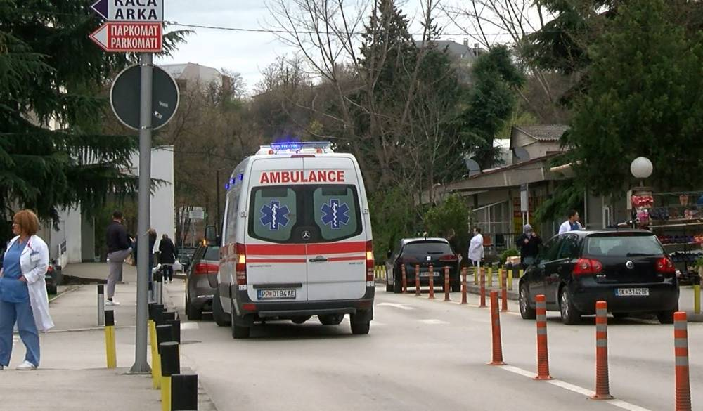 Скопјанец им извадил нож на полицајци во Клиничкиот центар