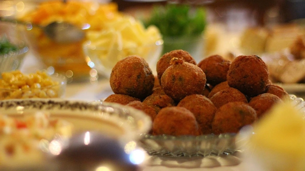 Совршен посен рецепт – Кремасти ќофтиња со ориз и компири направени со едноставни состојки