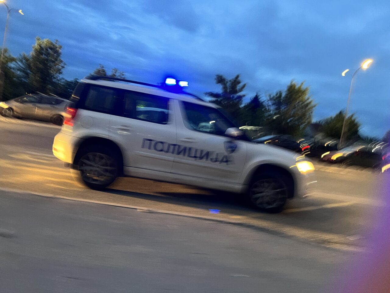 Маж нападнат среде бел ден во центарот на Скопје, разбојници му впериле нож во грбот, па му ги одземале парите