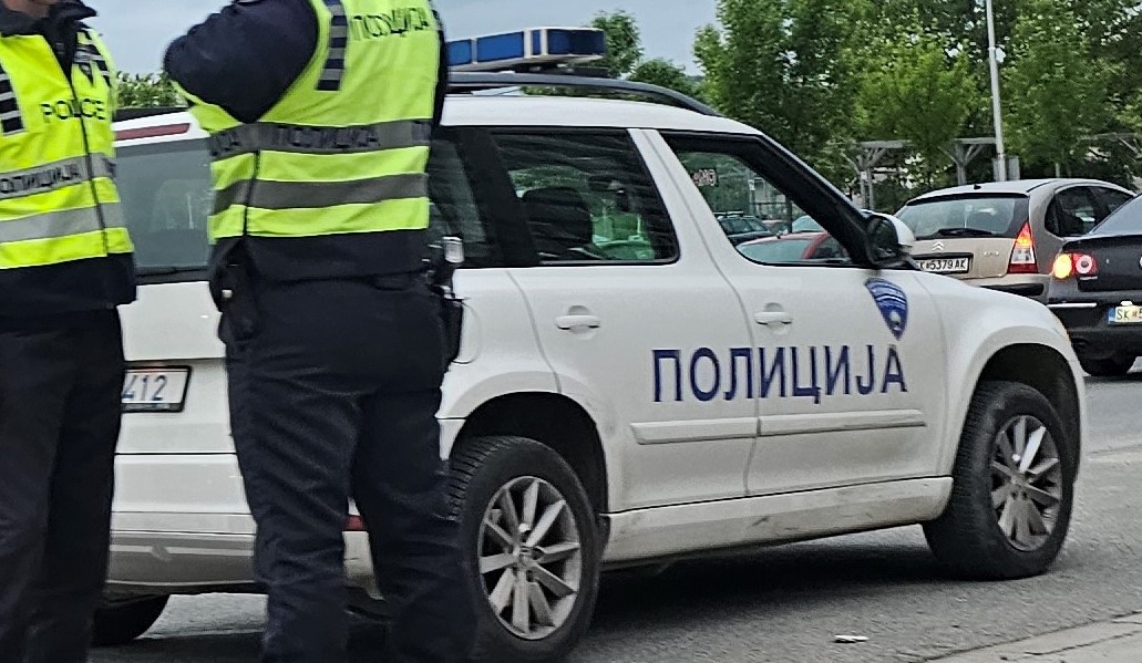 Ќерка го пријавила таткото во полиција откако им се заканувал на неа, сопругот и свекорот