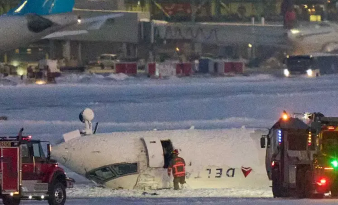 Вонредна веста: Се урна авион на аеродромот Пирсон, објавени драматични снимки, светот го потресе нова авионска несреќа
